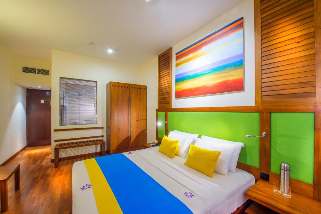 Postel nebo postele na pokoji v ubytování Mermaid Hotel & Club