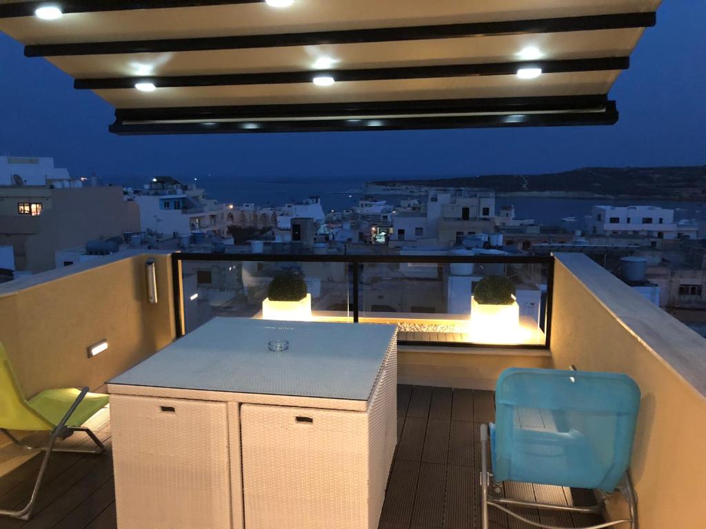 Balkón nebo terasa v ubytování Marsascala Sea View Apartment & Penthouse