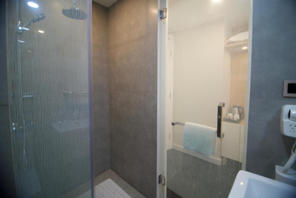Koupelna v ubytování Verse Luxe Hotel Wahid Hasyim