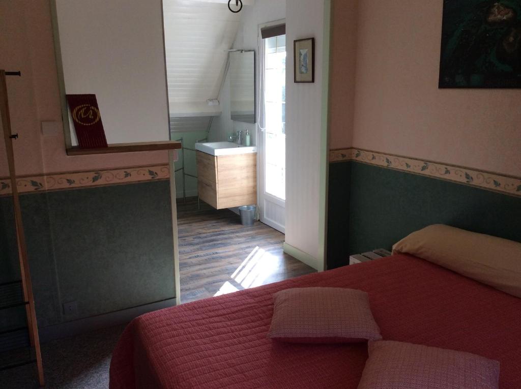 Postel nebo postele na pokoji v ubytování chambre au calme a Botquelen