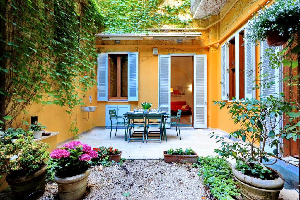 ROMAC Coronari with gym, sauna and garden