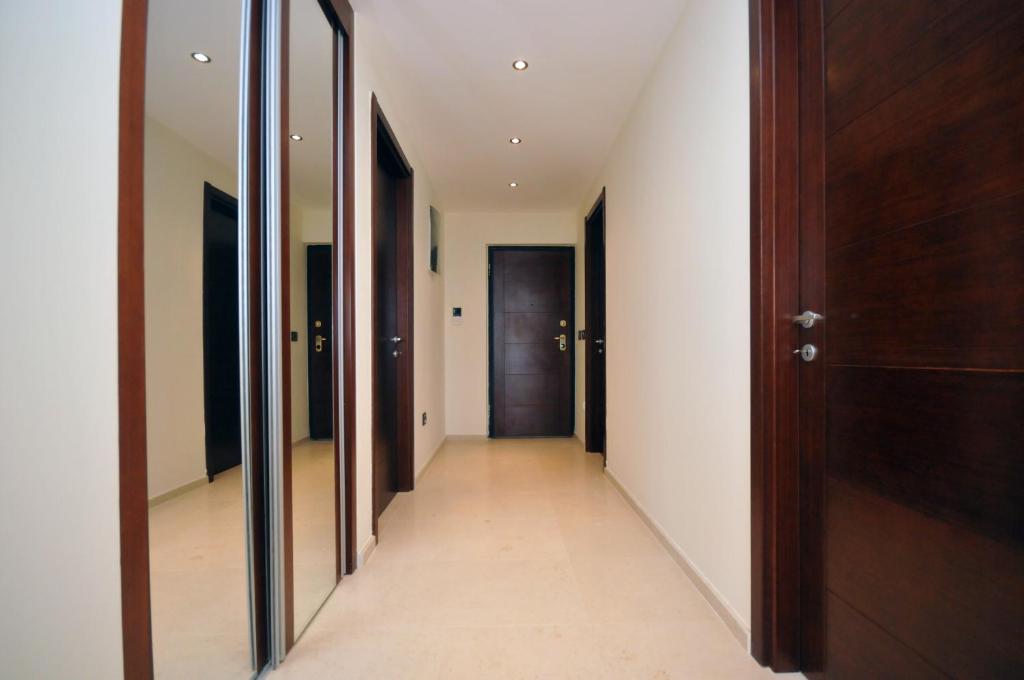 St.George Apartments - Two-Bedroom Apartment With Balcony And Sea View