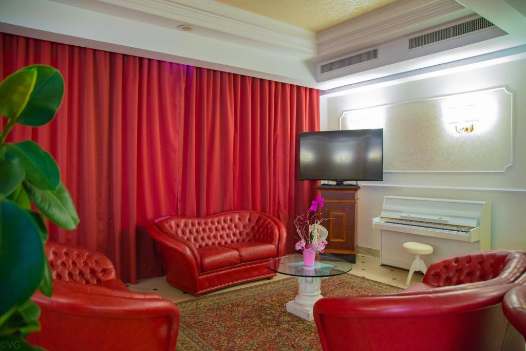 TV a/nebo společenská místnost v ubytování Hotel Executive La Fiorita