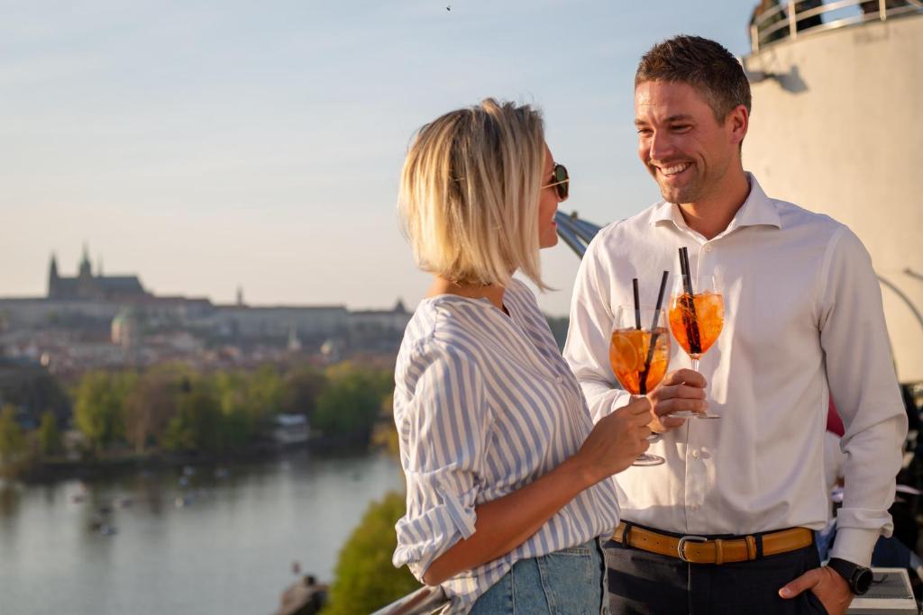 Dancing House - Tancící dum hotel - Resim 38