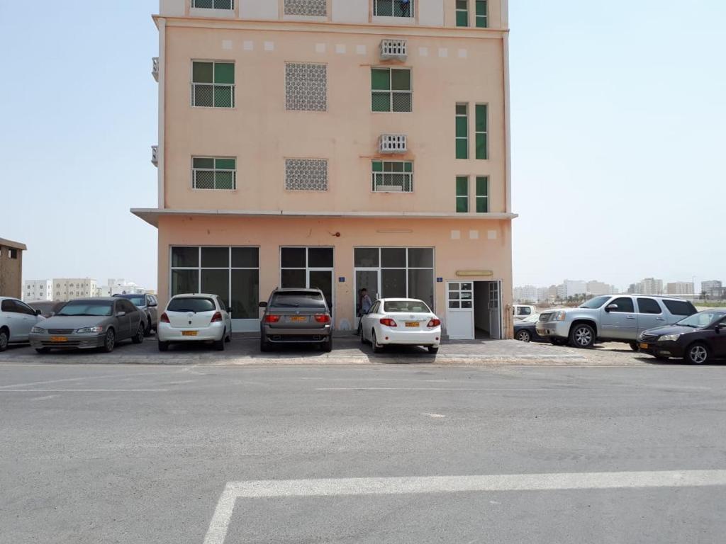 Fotografie z fotogalerie ubytování Discovery Furnished Apartments (Al-Amerat) v destinaci Sayḩ adh Dhabi