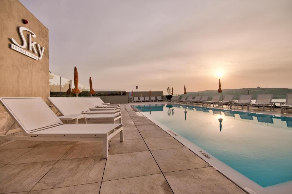 Bazén v ubytování Luna Holiday Complex nebo v jeho okolí