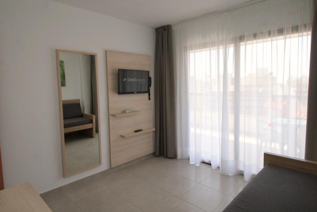 Televízia a/alebo spoločenská miestnosť v ubytovaní Apartamentos Vistamar