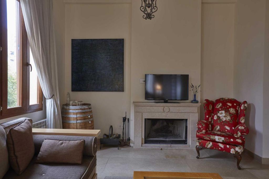 TV a/nebo společenská místnost v ubytování Le Télégraphe de Belle-Vue
