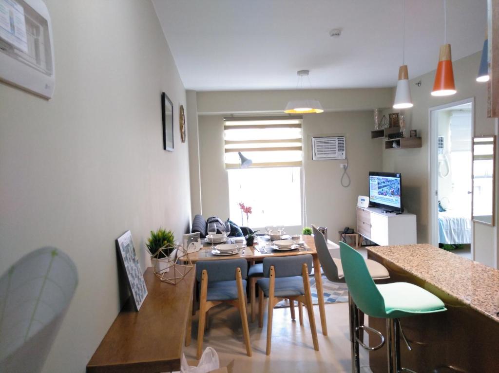 Kuchyň nebo kuchyňský kout v ubytování 2BR avida tower near NAIA airport