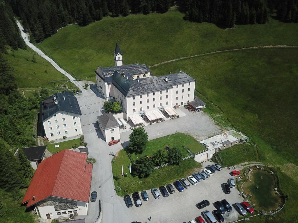 Pohľad z vtáčej perspektívy na ubytovanie Maria Waldrast