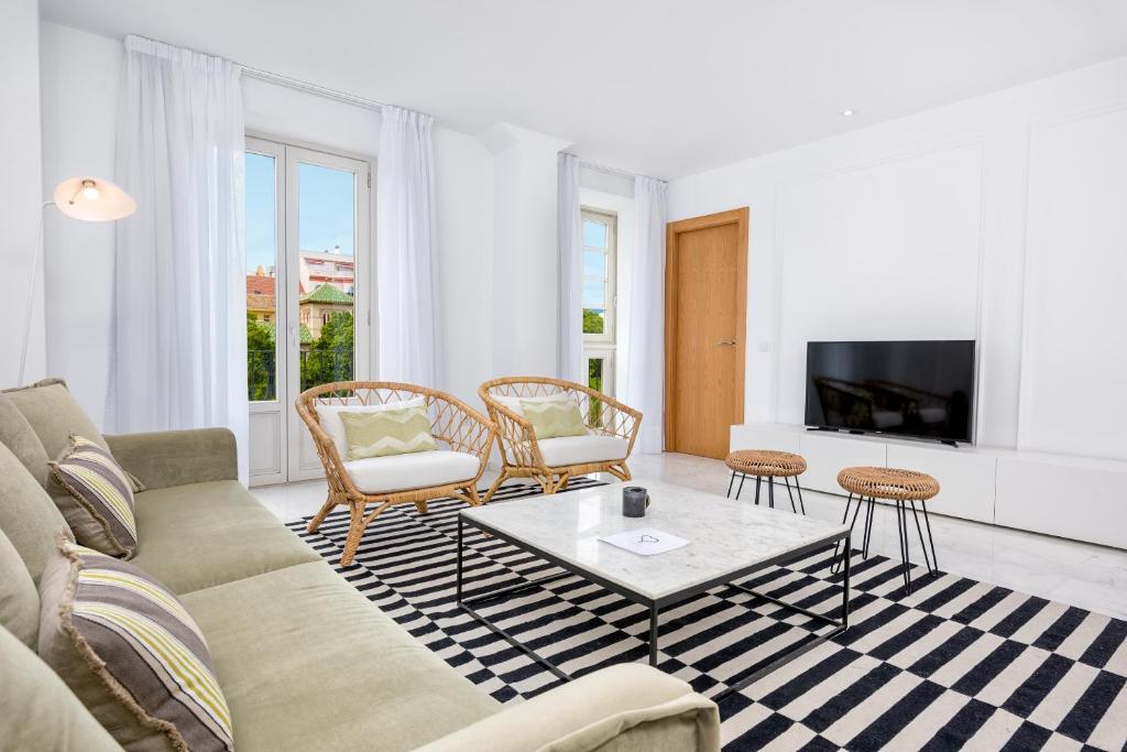 Televízia a/alebo spoločenská miestnosť v ubytovaní iloftmalaga Deluxe Alameda Principal