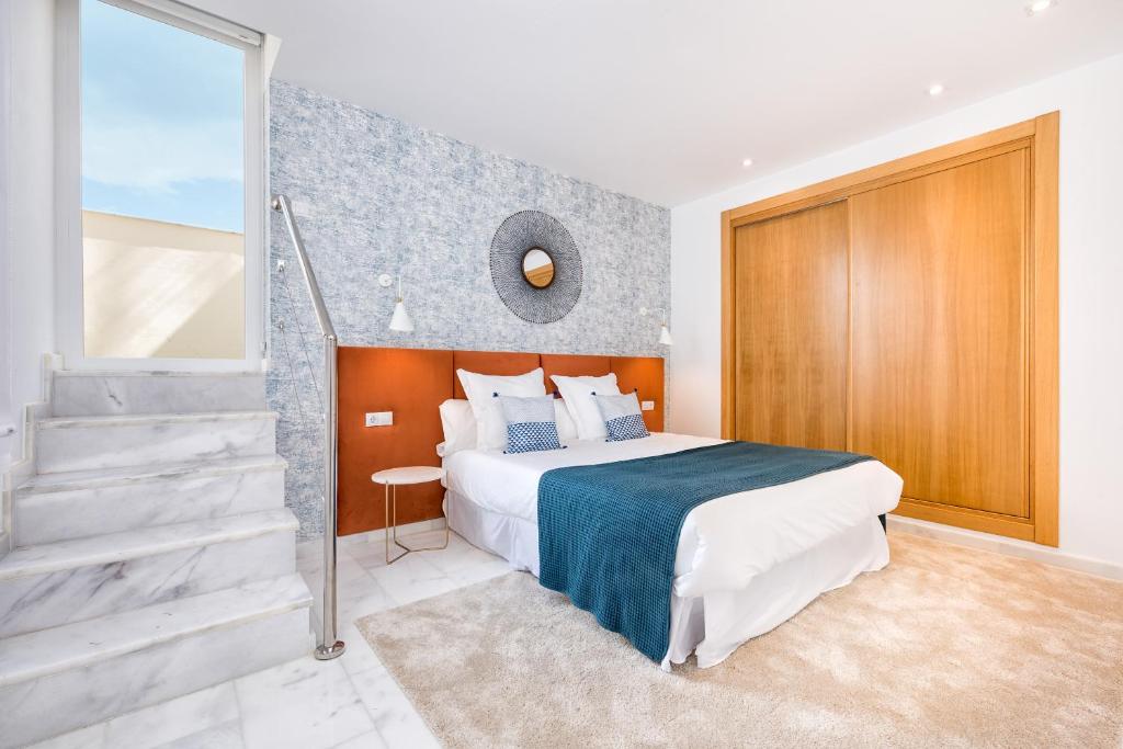 Posteľ alebo postele v izbe v ubytovaní iloftmalaga Deluxe Alameda Principal