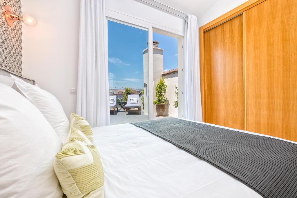 Posteľ alebo postele v izbe v ubytovaní iloftmalaga Deluxe Alameda Principal