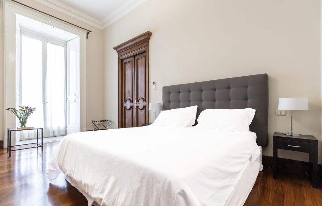 A bed or beds in a room at Gramsci Suites