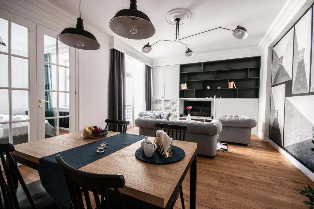 Posedenie v ubytovaní oompH Koszyki Luxurious Apartments