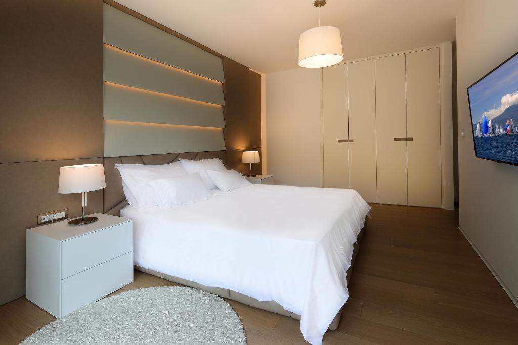 Posteľ alebo postele v izbe v ubytovaní New apartment with swimming pool near the beach