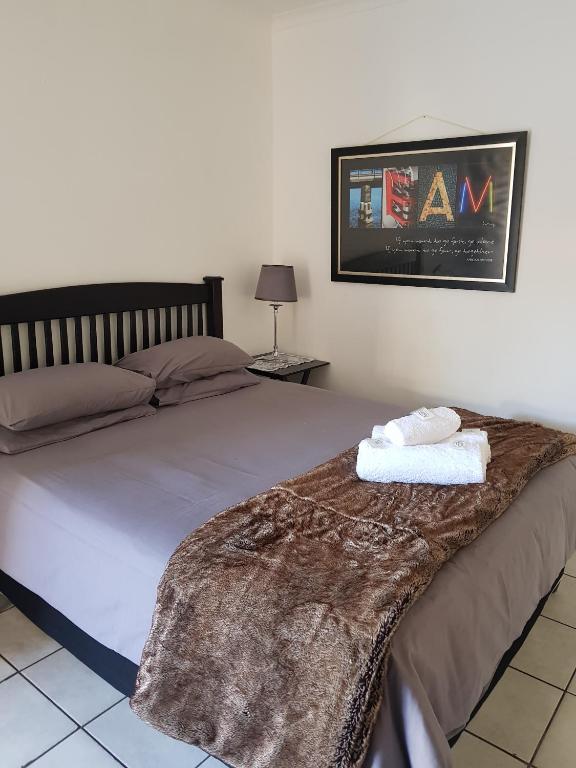 Kgosi Lodge - Deluxe Double Room