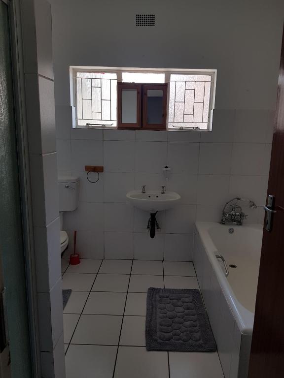 Kgosi Lodge - Deluxe Family Room
