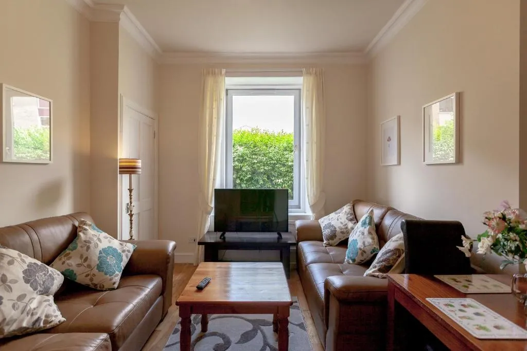 1 Bedroom Traditional Leith Flat, Edinburgh, United Kingdom