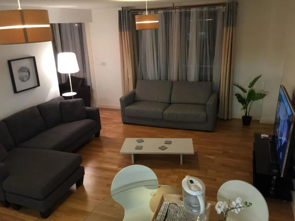 Hunsaker Suite, Reading, Marea Britanie