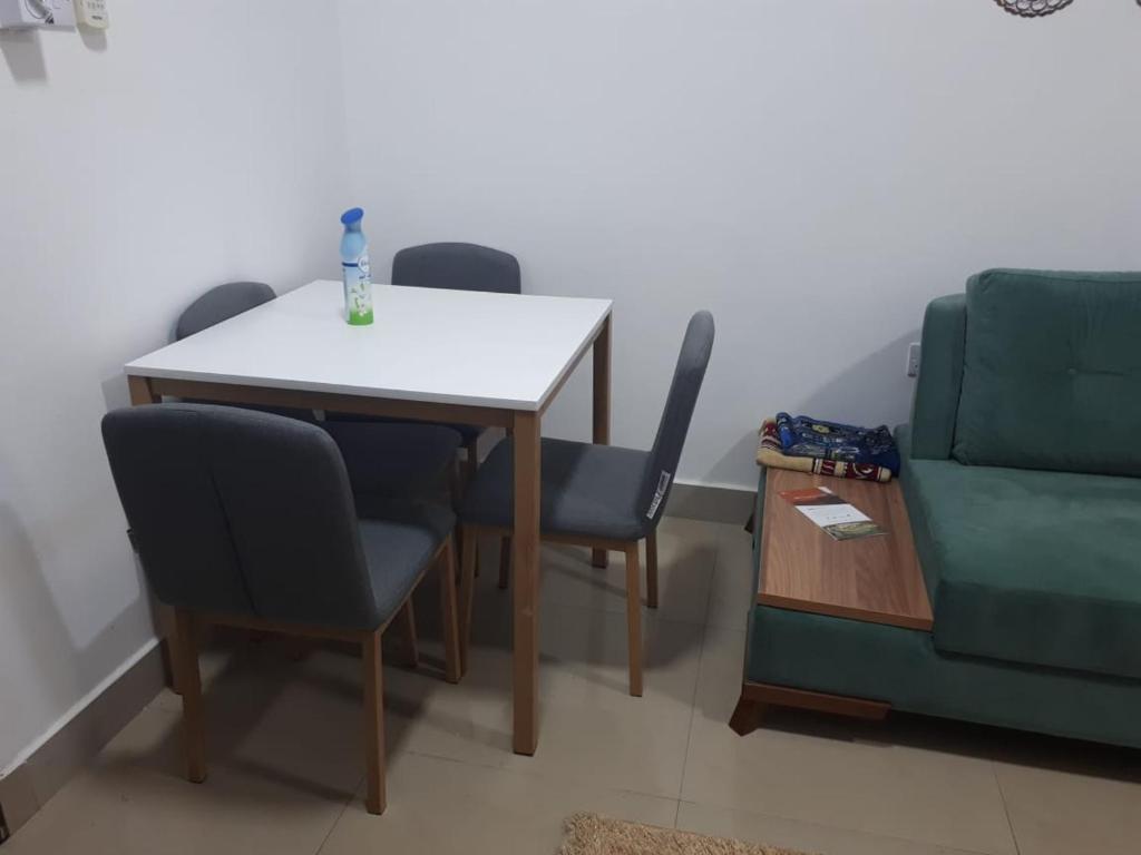 Posezení v ubytování Discovery Furnished Apartments (Al-Amerat)