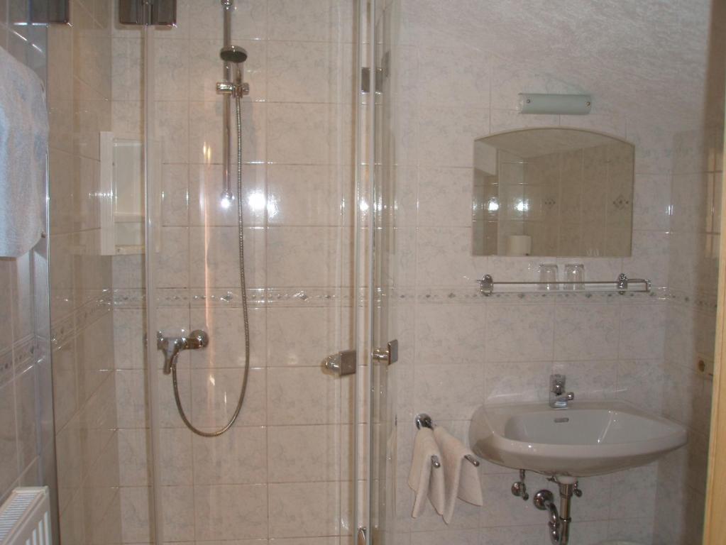 Koupelna v ubytování Gästehaus Lanzinger
