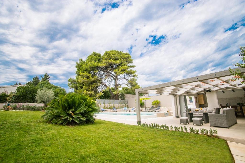 Zdjęcie z galerii obiektu Beautiful Villa Julia, south Istria, garden, pool w mieście Ližnjan
