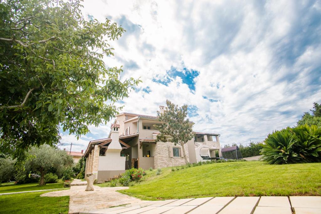 Zdjęcie z galerii obiektu Beautiful Villa Julia, south Istria, garden, pool w mieście Ližnjan