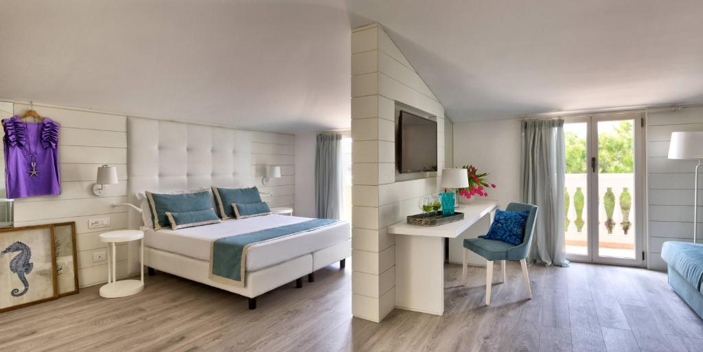 Postel nebo postele na pokoji v ubytování Novecento Suite Hotel