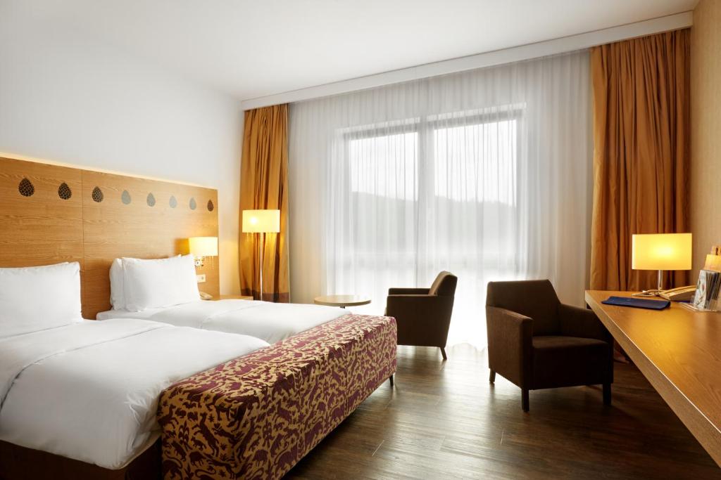 Postel nebo postele na pokoji v ubytování Radisson Blu Resort Bukovel
