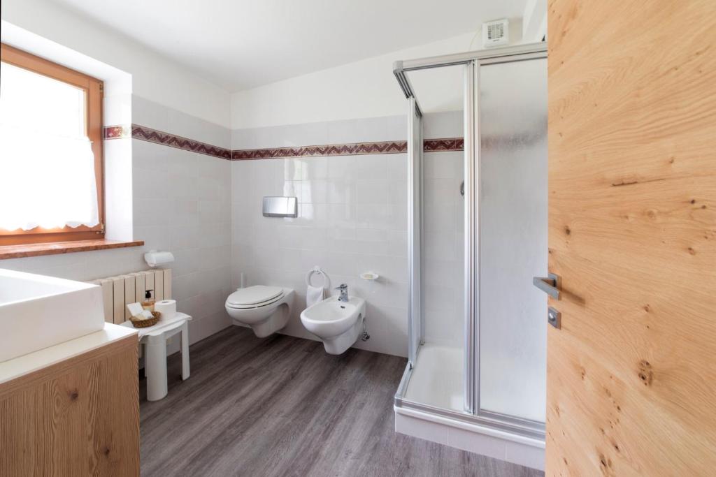 Koupelna v ubytování Hotel & Ristorante Baita Dovich