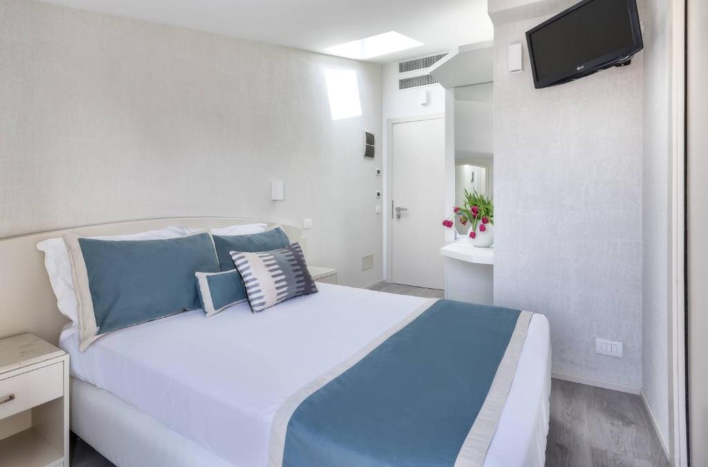 Postel nebo postele na pokoji v ubytování Novecento Suite Hotel