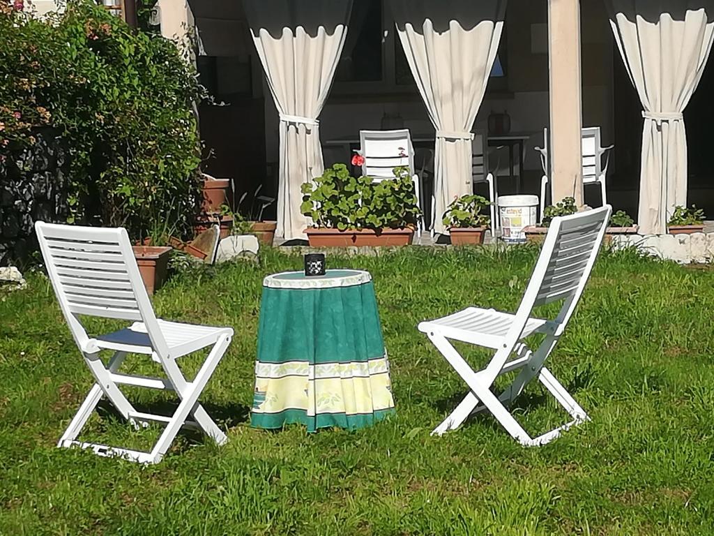 A garden outside Casa Rural La Rasilla