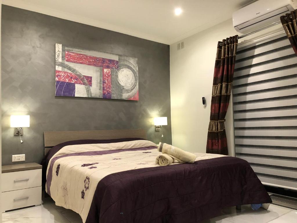 Postel nebo postele na pokoji v ubytování Marsascala Sea View Apartment & Penthouse