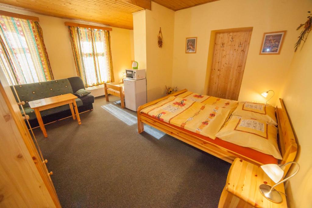 Postel nebo postele na pokoji v ubytování Penzion Na Rozcestí