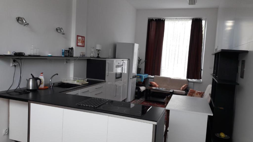 Apartman YVET tesisinde mutfak veya mini mutfak