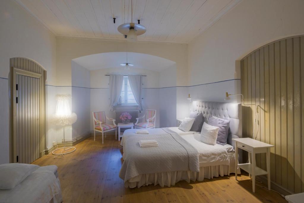 Postel nebo postele na pokoji v ubytování Kastellet Bed & Breakfast