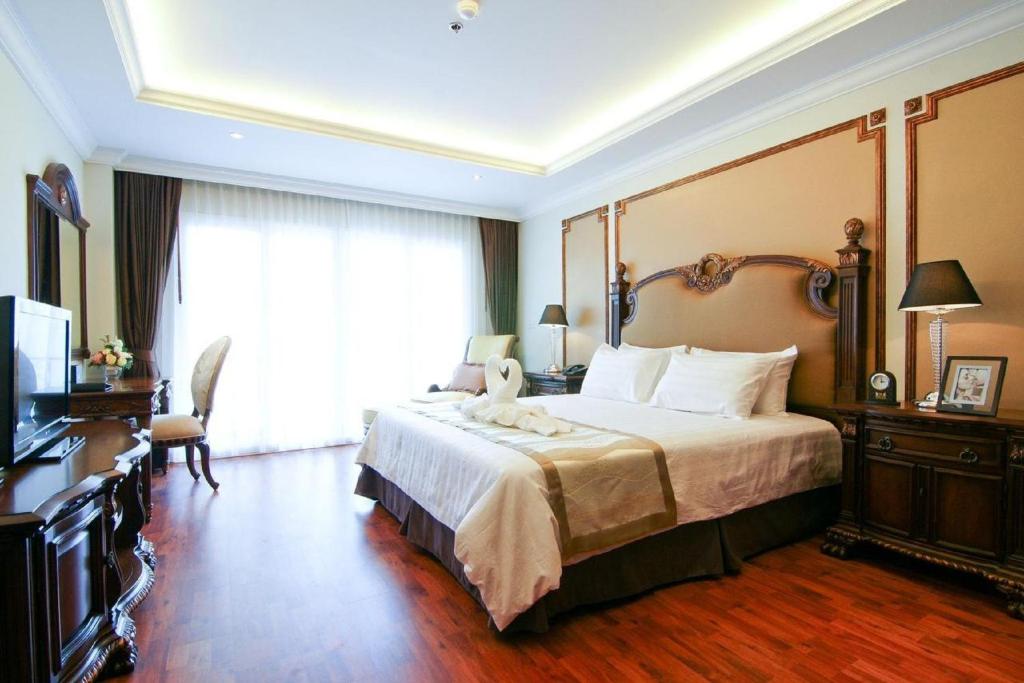 Postel nebo postele na pokoji v ubytování LK Miracle Suite - SHA Extra Plus