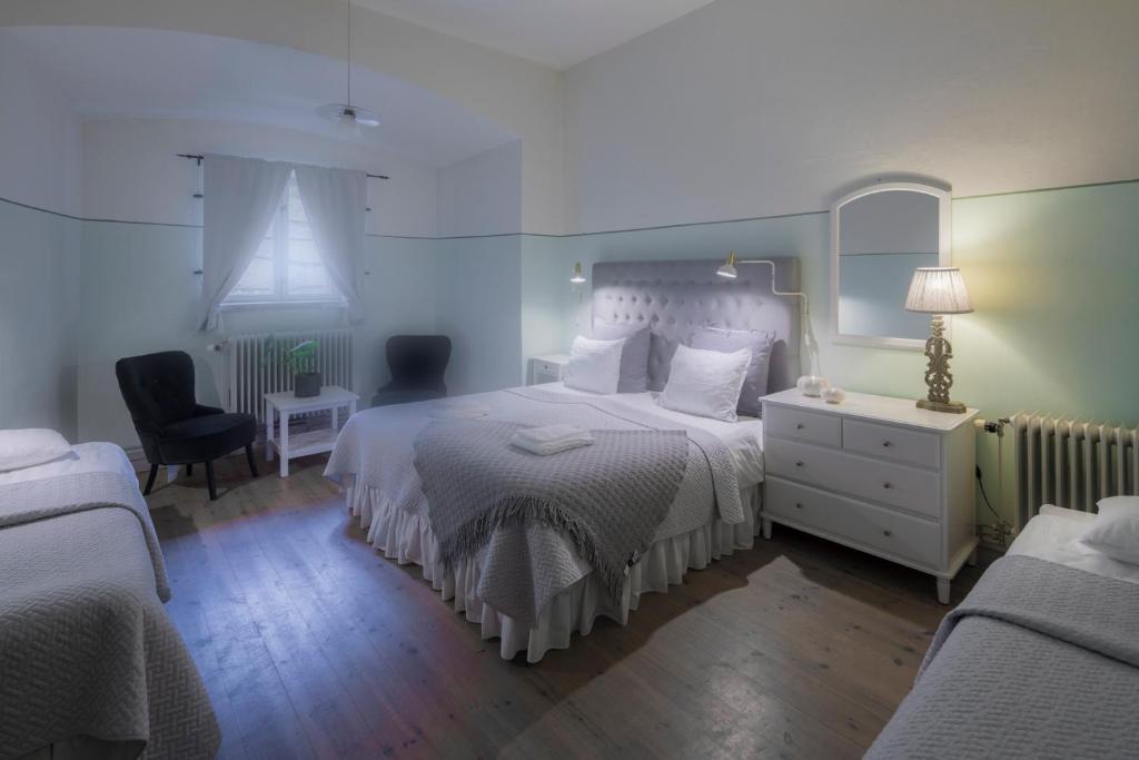 Postel nebo postele na pokoji v ubytování Kastellet Bed & Breakfast