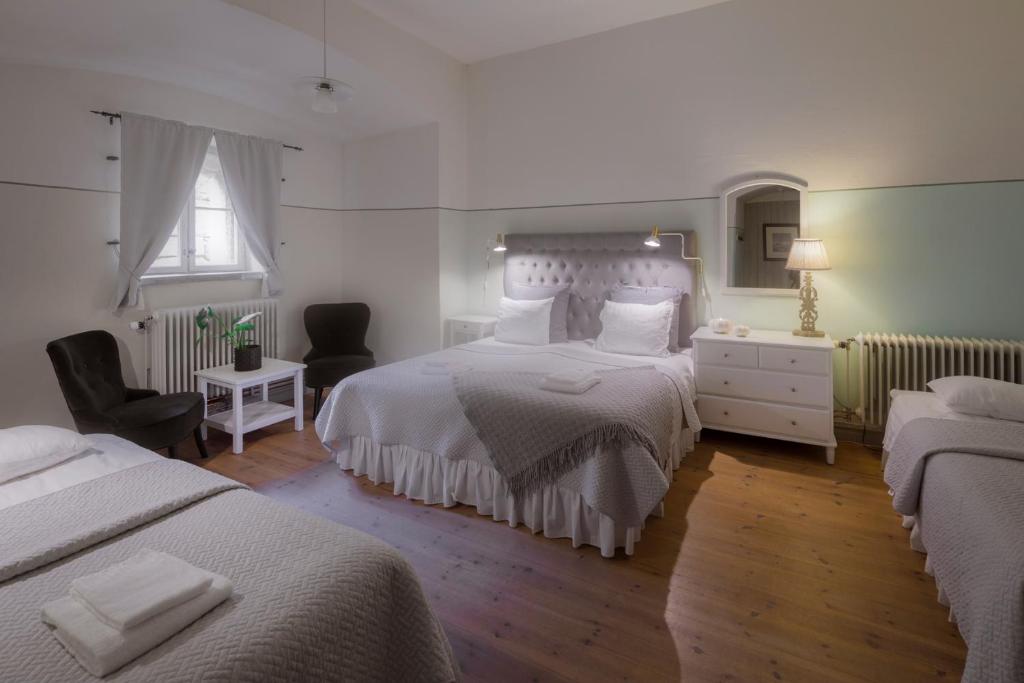 Postel nebo postele na pokoji v ubytování Kastellet Bed & Breakfast