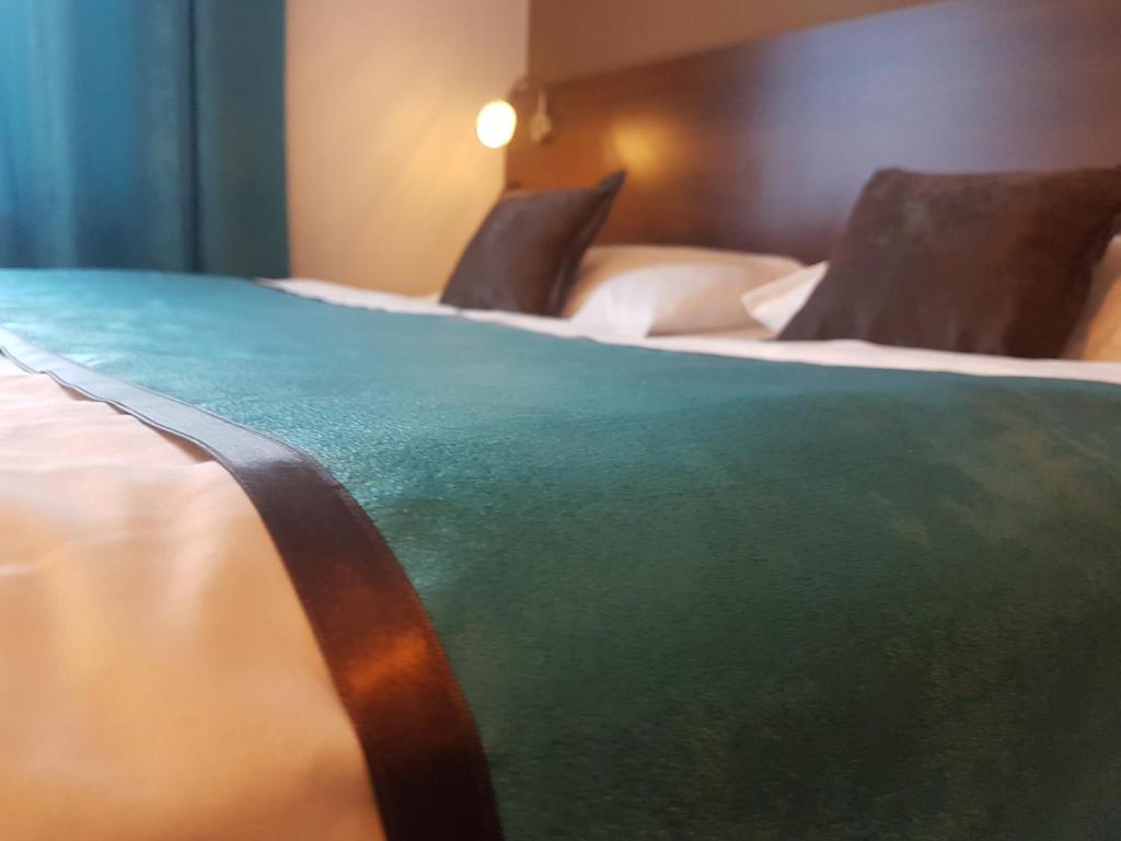 Rúm í herbergi á Ahar