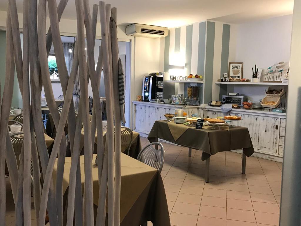 Kuchyňa alebo kuchynka v ubytovaní Hotel il Delfino