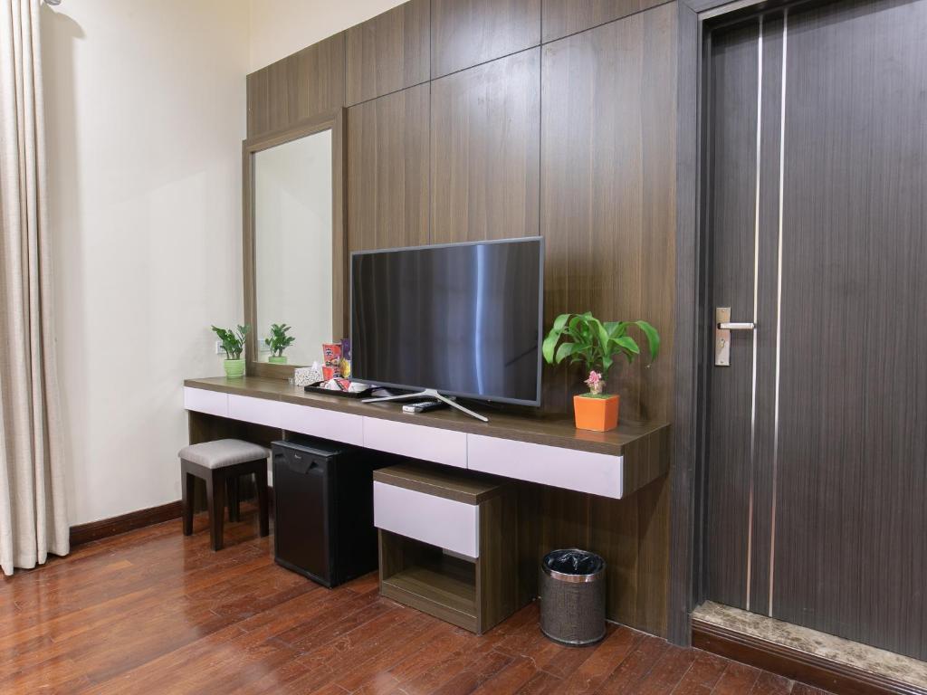 TV a/nebo společenská místnost v ubytování Blubiz Hotel My Dinh Song Da
