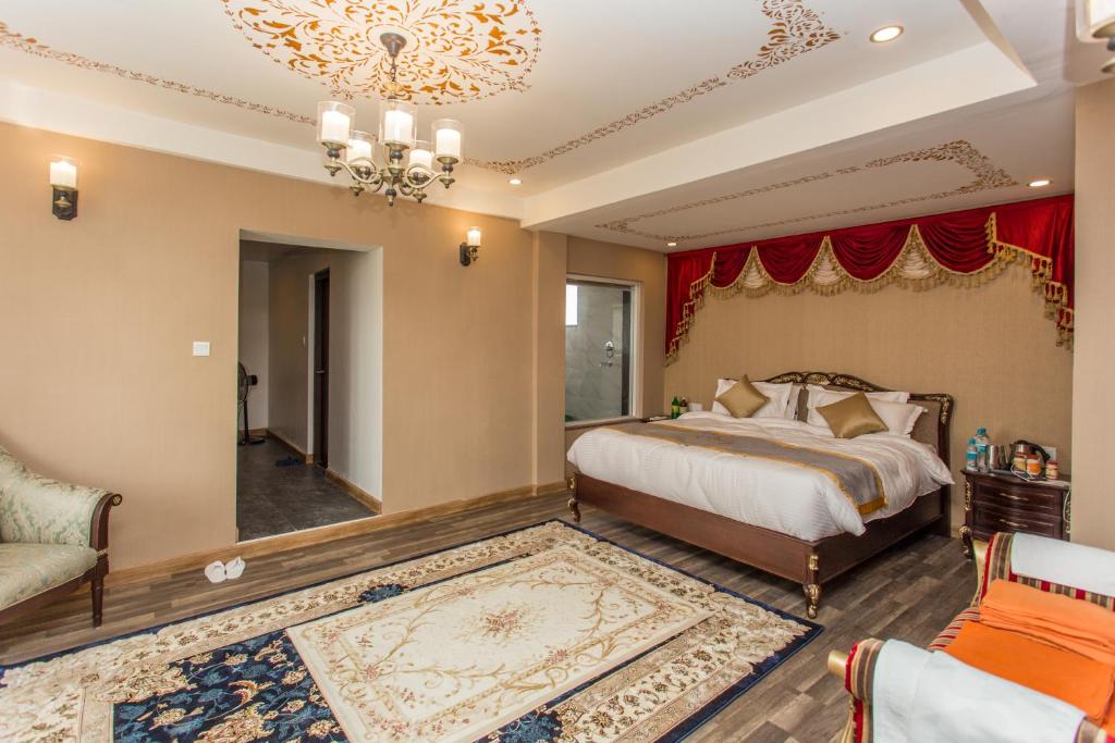 Rúm í herbergi á Hotel Ichchha