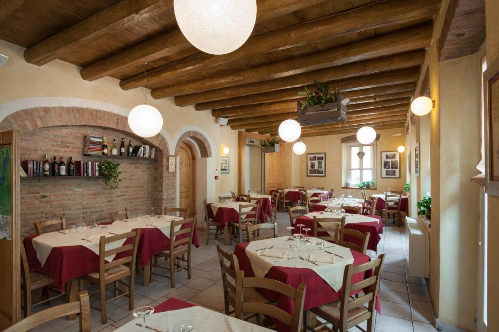 Restaurace v ubytování Albergo Parigi