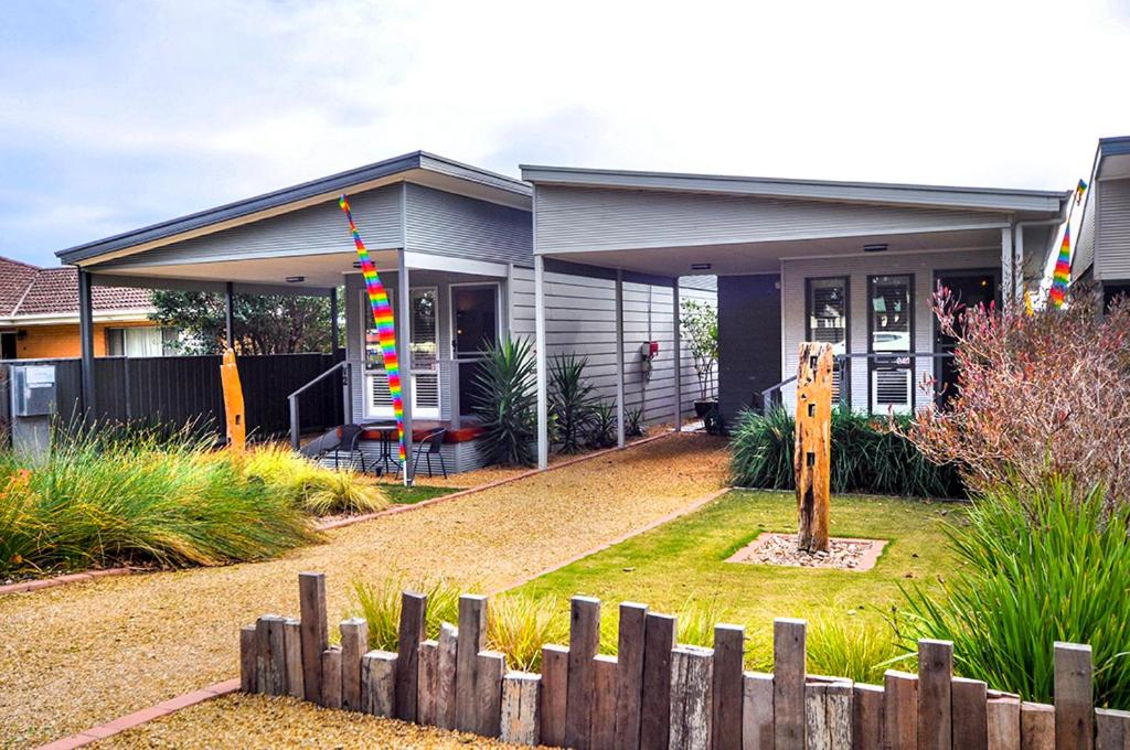 a house with a fence in front of it at Seagrass Villas Normanville in Normanville