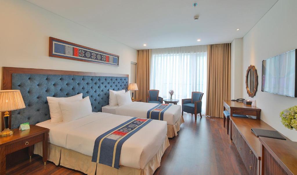 Phòng Deluxe 2 Giường Đơn Có Ban Công Và Tầm Nhìn Ra Một Góc Biển