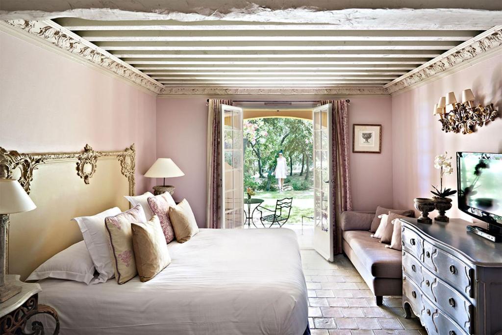 Кровать или кровати в номере Hôtel Villa Marie Saint Tropez