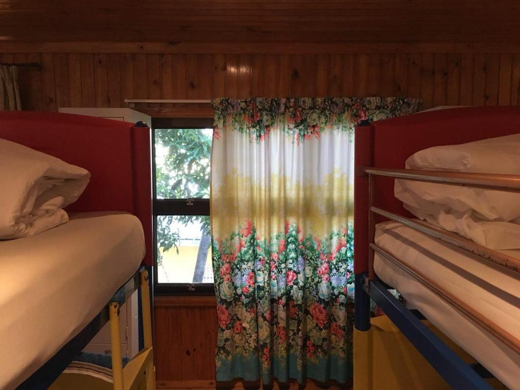 Postel nebo postele na pokoji v ubytování Bluewater Lodge