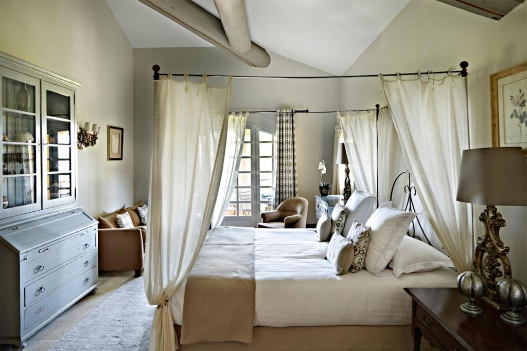 Кровать или кровати в номере Hôtel Villa Marie Saint Tropez